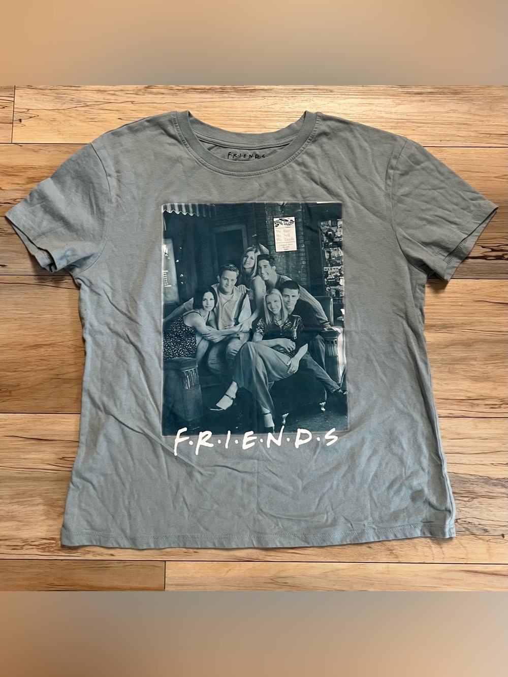 EUC - Size Medium - FRIENDS - TV Show T-shirt